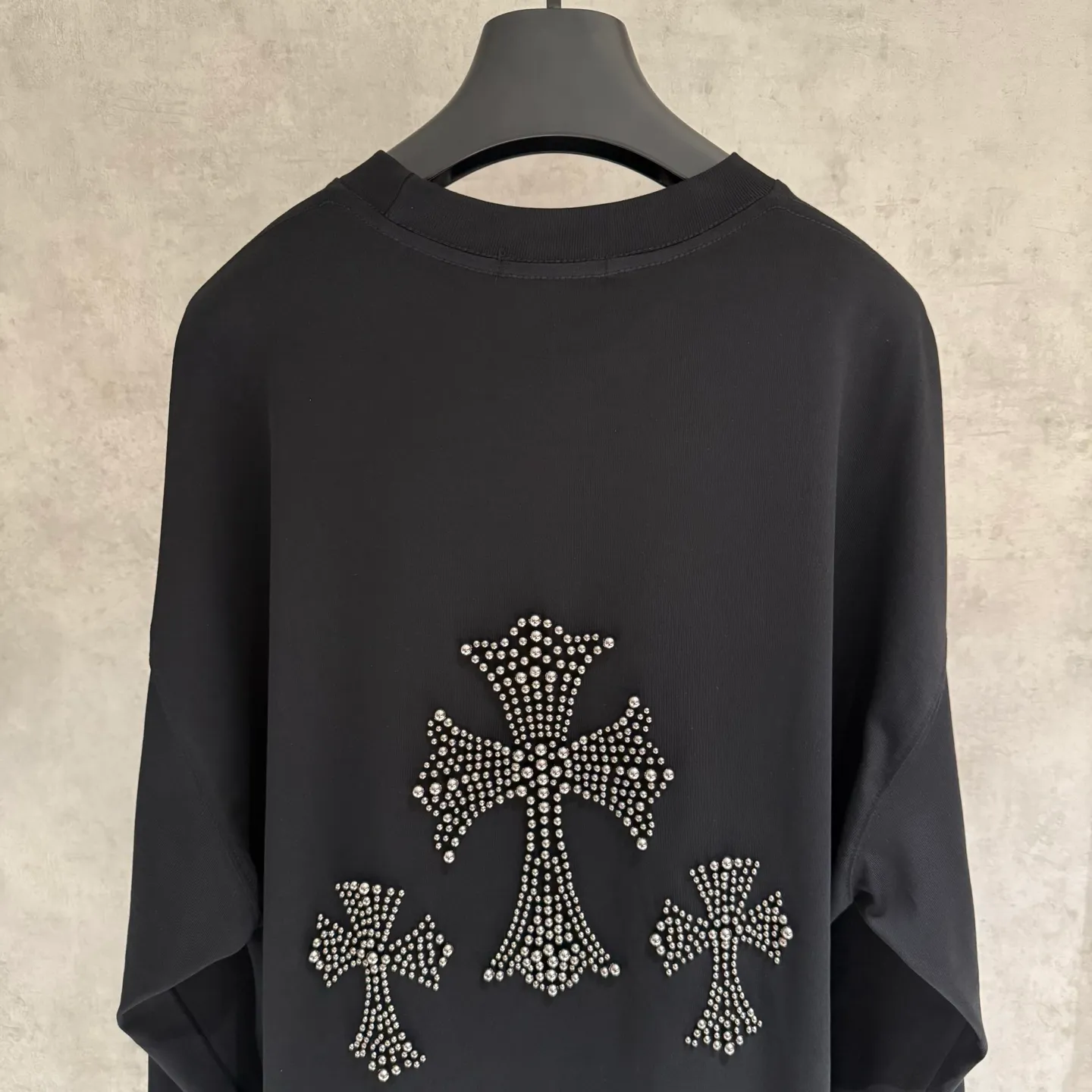 🅿️350 [Strict quality control] CH Croixin's new long-sleeved sweatshirt T-shirt. Heavy 420g double yarn fabric. Beaded on the front. Wash the whole garment twice. Frayed and torn on all four sides. Heavy fabric. The neckline is made of icy Salona. Loose fit. Deep, wide and stylish. No deformation or shrinkage. Color: 3 colors, black, white and gray. Size: M-2xl